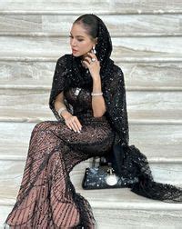 7 Foto Karraminah Sepupu Cantik Pangeran Mateen, Gaya.